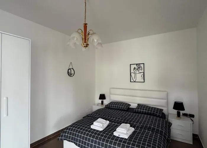 Dennys At Blloku Apartment Tirana